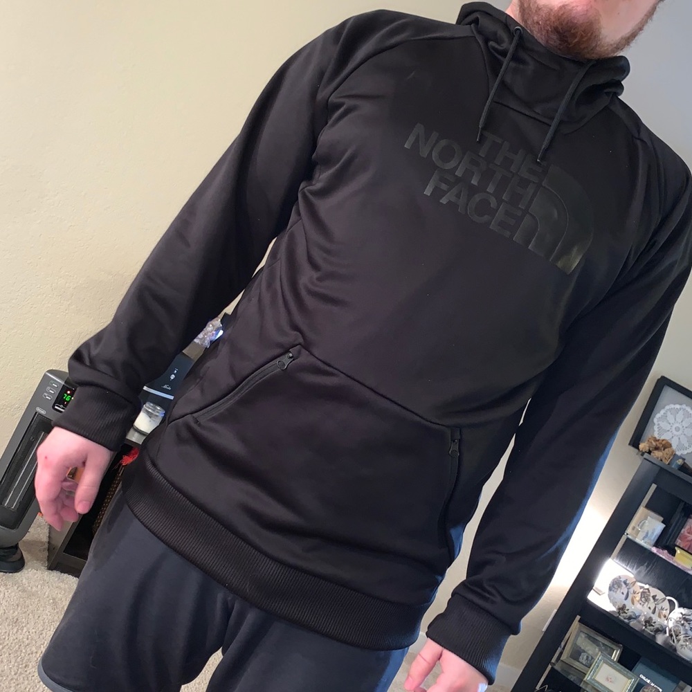 Men’s North Face sweatshirt